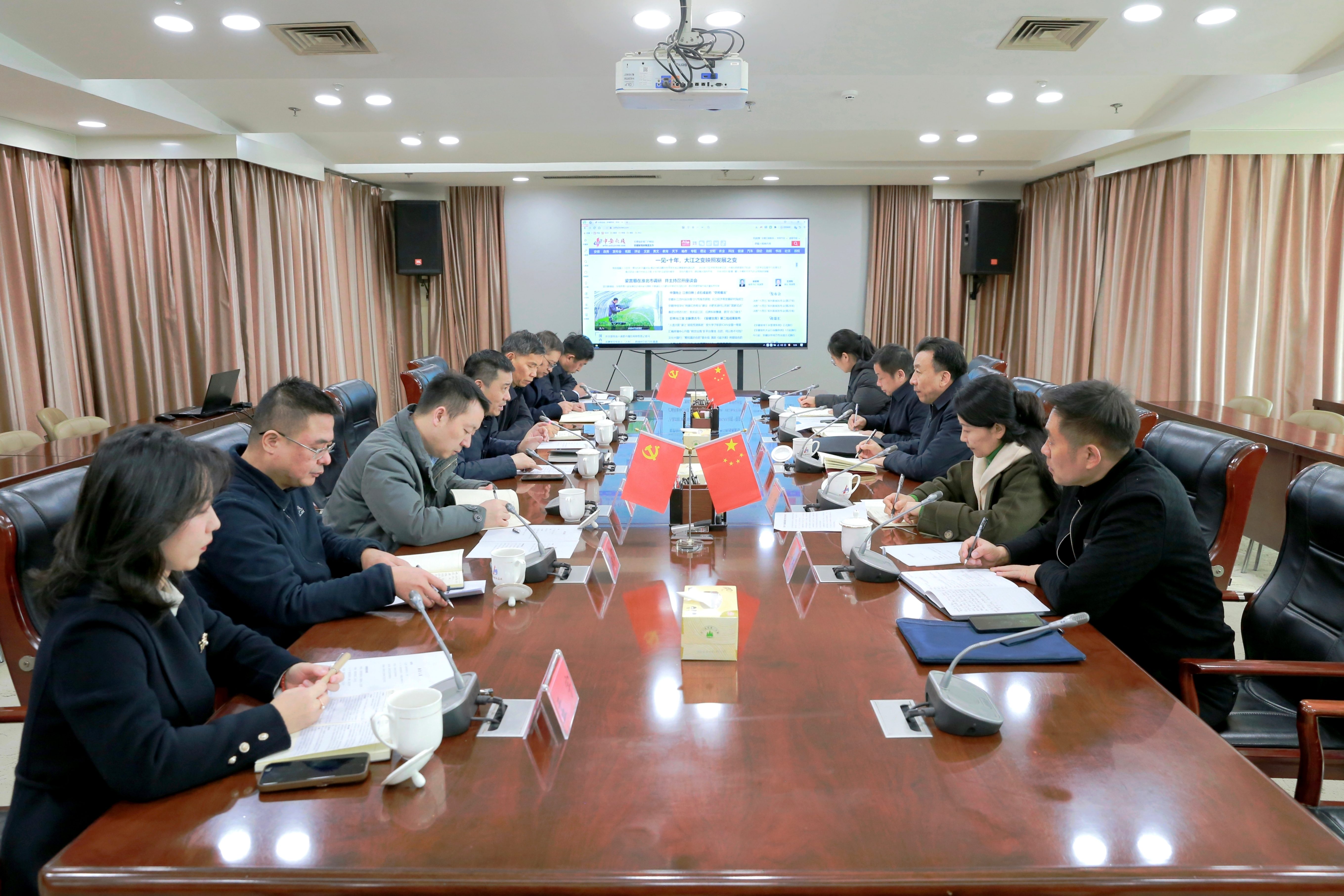 安徽省侨联党组书记、主席王汪苗一行到安徽新媒体集团调研座谈